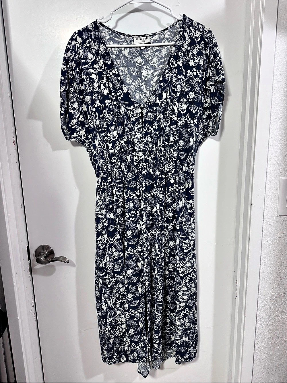 Studio B by Bobeau Floral Midi Dress in Blue & White Size Large Like New